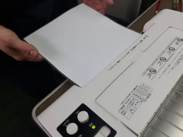 ホットラミネーターローラーの洗浄　ファインゾルWP-200　消防法非該当準水系洗浄剤