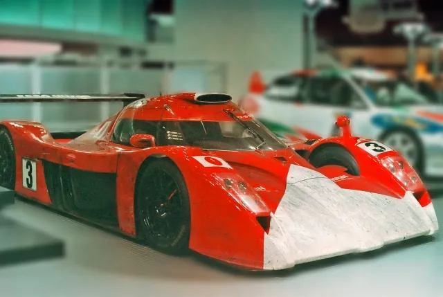 モータースポーツのタイヤカスの除去 ファインソルブE 他社製炭化水素系シンナー代替